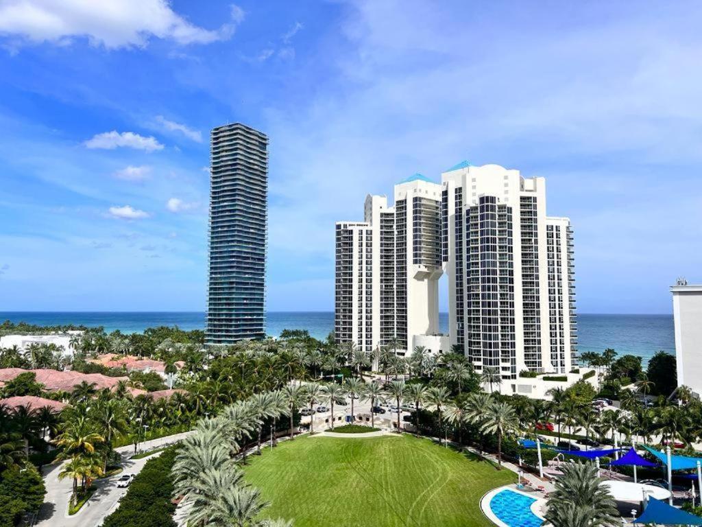 Beautiful And Big Apartment By The Beach Sunny Isles Beach Exteriör bild