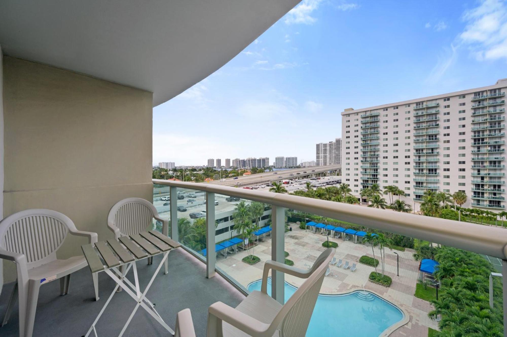 Beautiful And Big Apartment By The Beach Sunny Isles Beach Exteriör bild